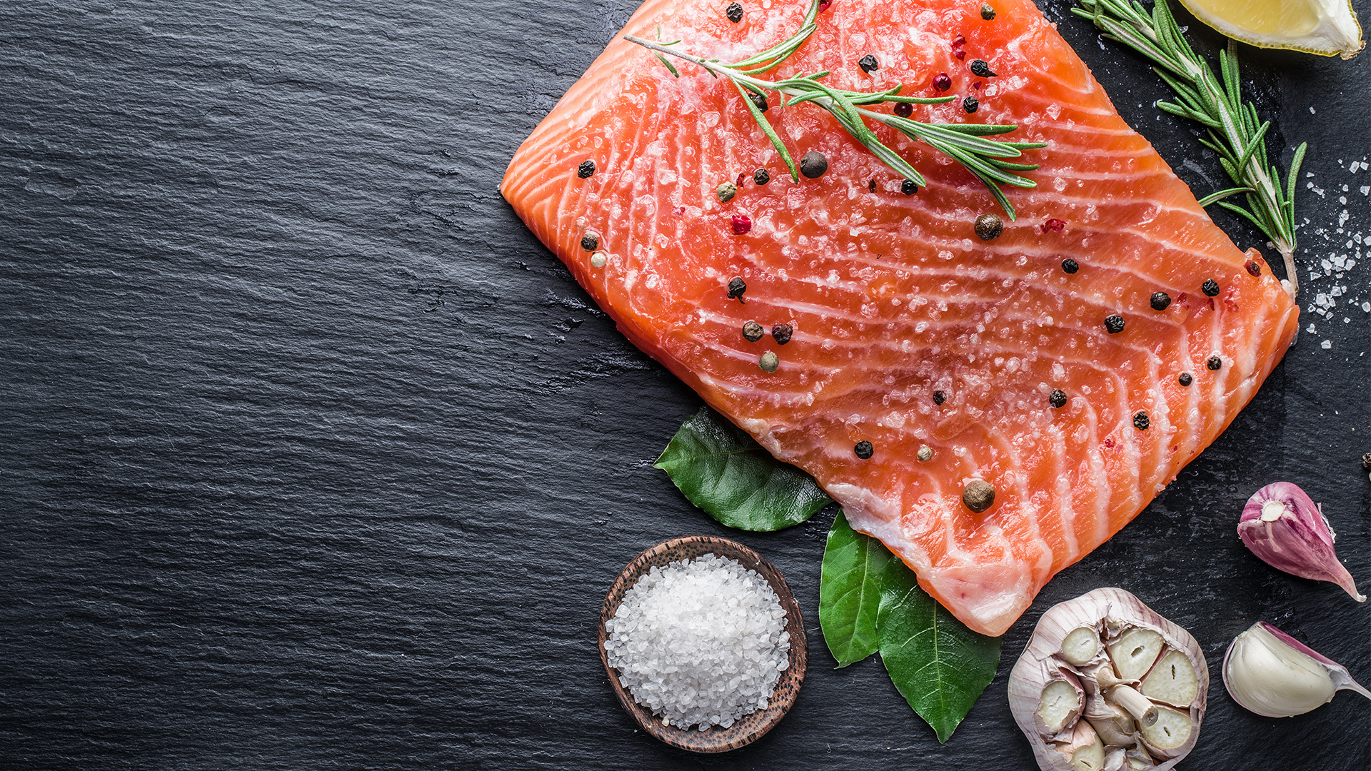 Raw salmon with herbs and garlic
