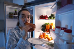 how to control nighttime eating